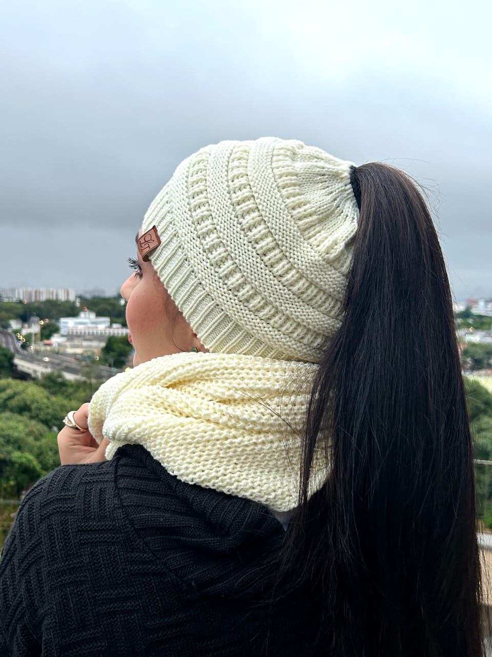 CONJUNTO GORRO E GOLA PASSA CABELO OFF WHITE