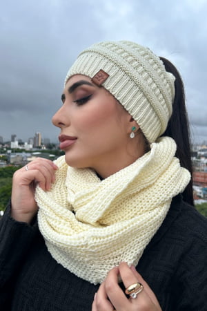 CONJUNTO GORRO E GOLA PASSA CABELO OFF WHITE