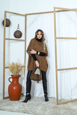 Blusa rendada- marrom couro
