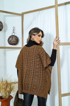 Blusa rendada- marrom couro